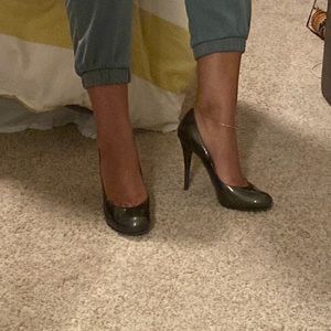 Stuart Weitzman for Scoop gray heels